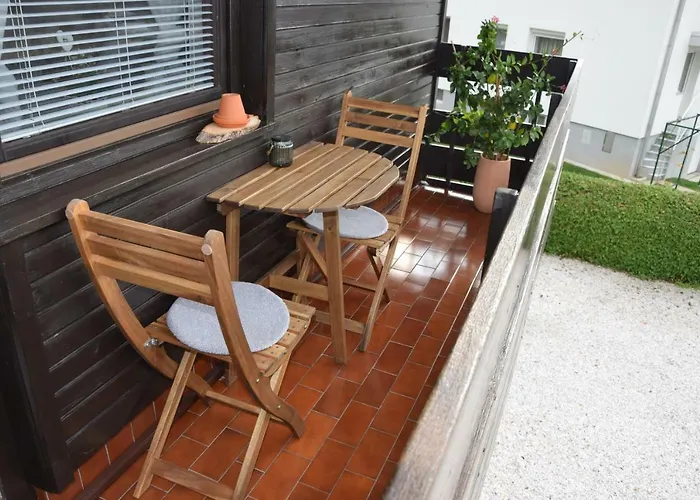 Tara With Balcony דירה *